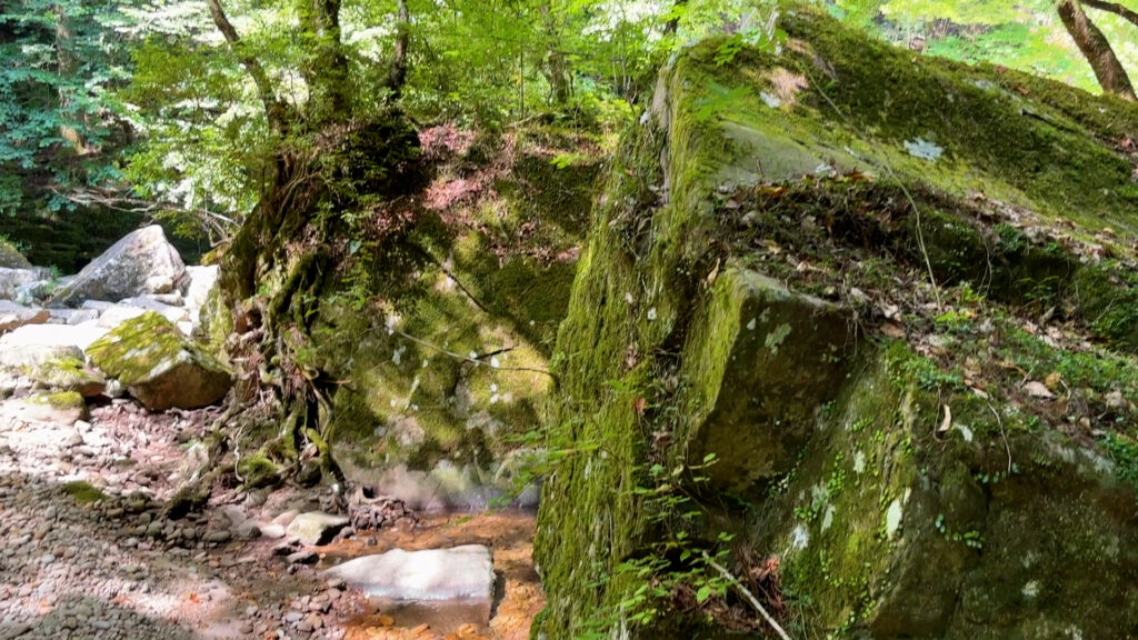 赤目四十八滝、七色岩