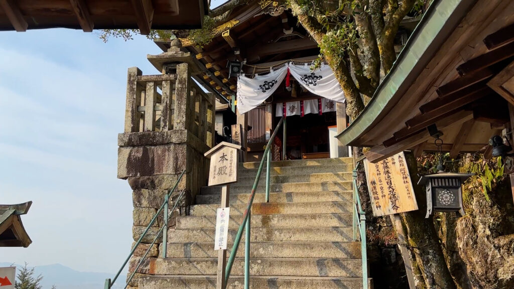 太郎坊宮・阿賀神社