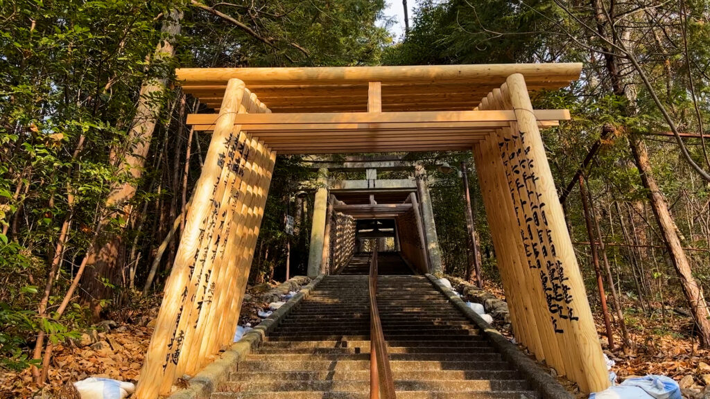 太郎坊宮・鳥居・２